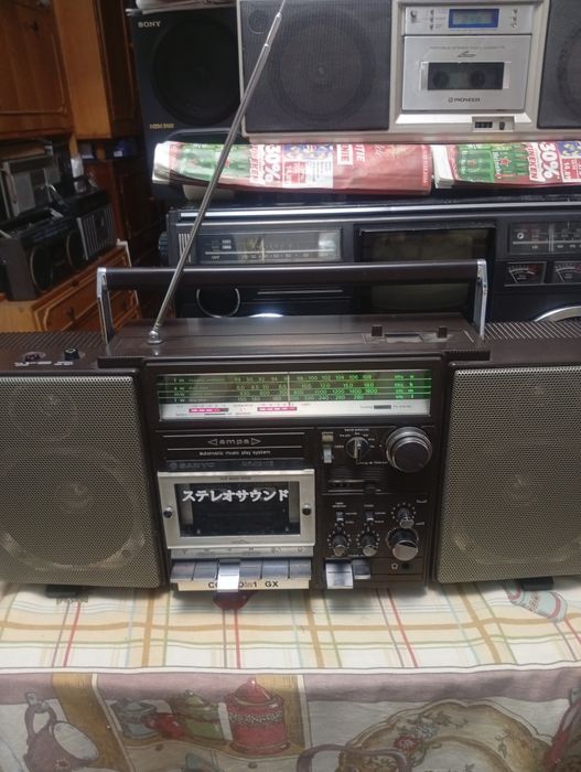 Radio caset Sanyo 735