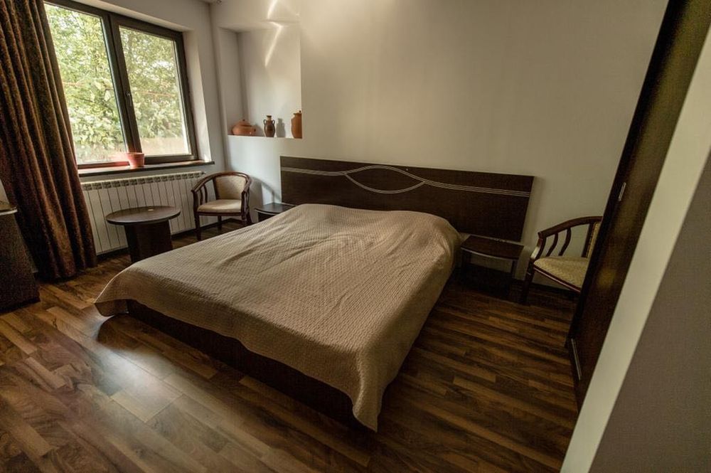 Inchiriere camera in pensiune 2000 lei/luna plus utilitati