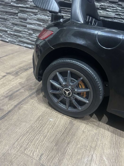 Детска акумулаторна кола Mercedes AMG – КАТО НОВА (карана само веднъж у дома)
