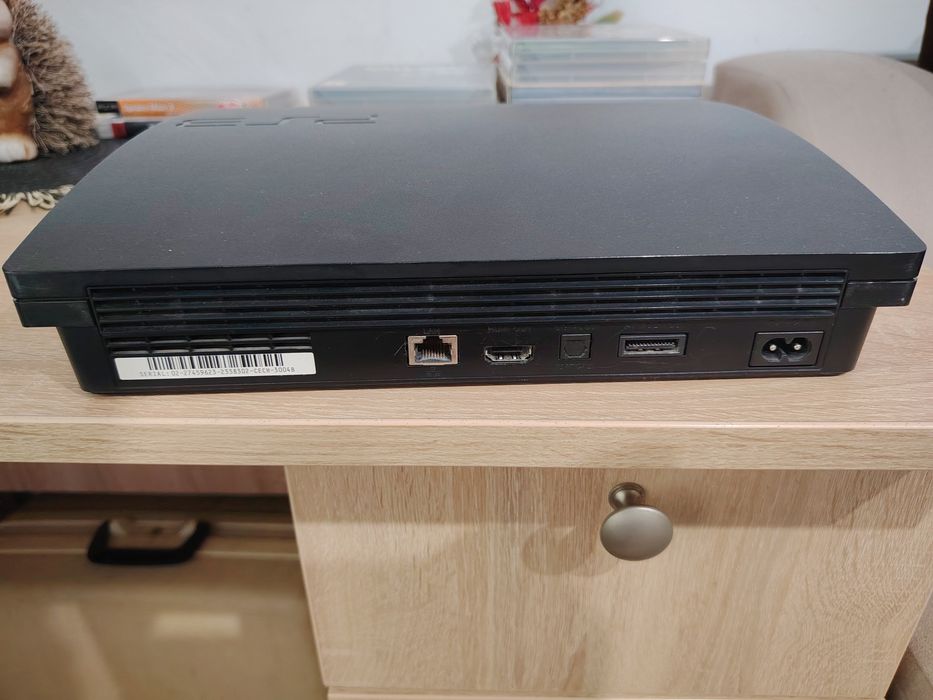 Vând Play Station 3