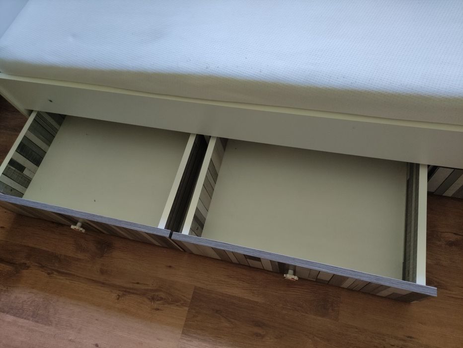 Продавам юношеско легло