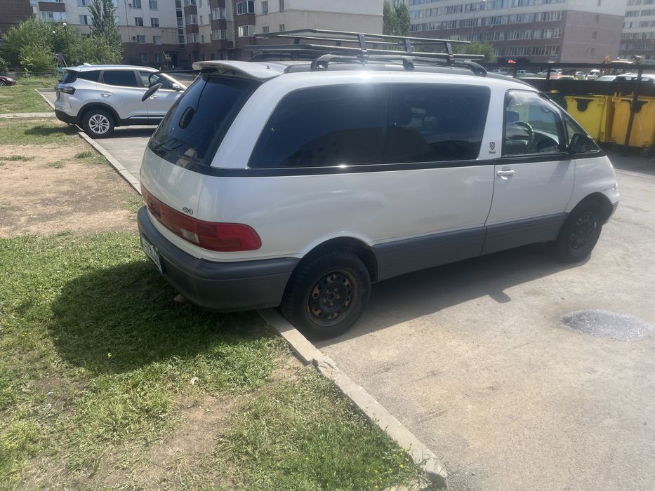 Toyota Estima lusilda 1993 год