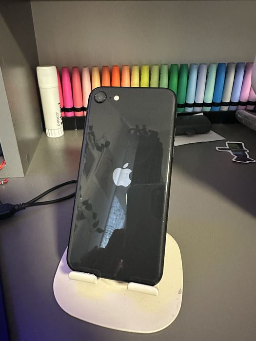 Iphone se 2020 negru