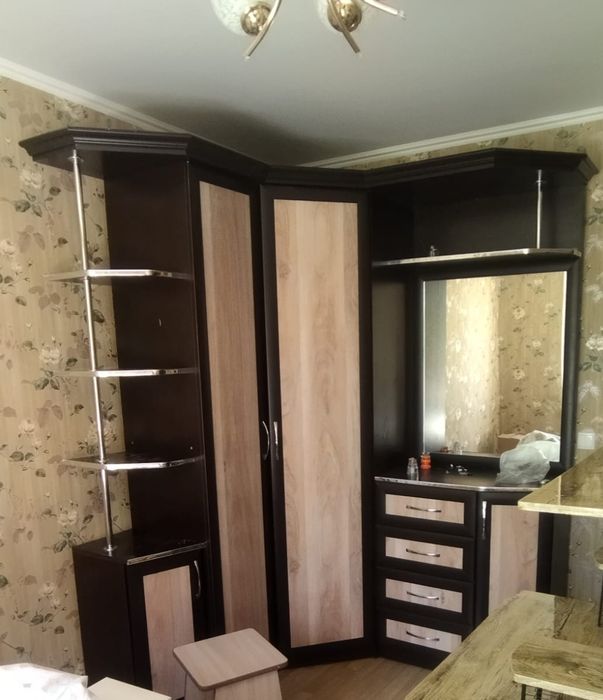 Продам угловой шкаф