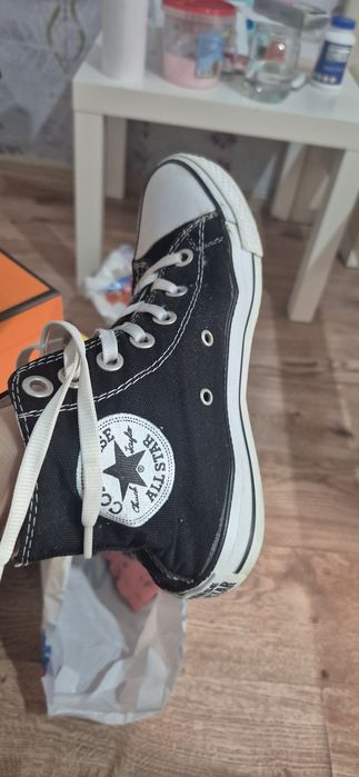 Кроссовки белые красивые