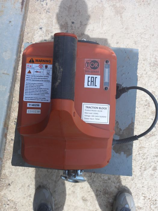 Продам  электро лебедку