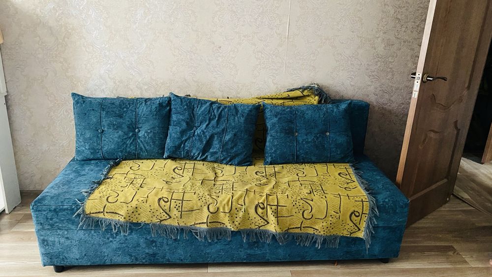 Диван, телевизор