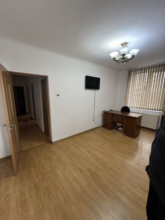 Vând apartament cu doua camere, decomandat