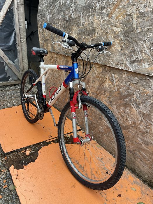 Bicicleta gt cadru aluminiu roti 26”