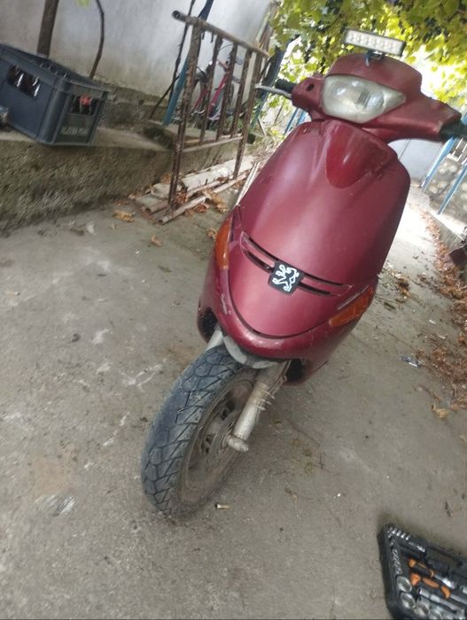 Vând scuter peugeot