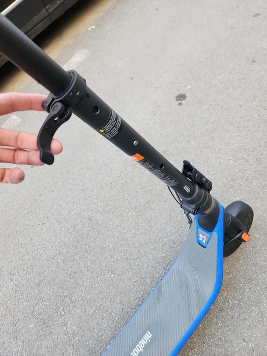 Trotinetă electrică copii Ninebot C2 Pro – ca nouă, 200 km, lumini RGB și limitare din aplicație / schimb