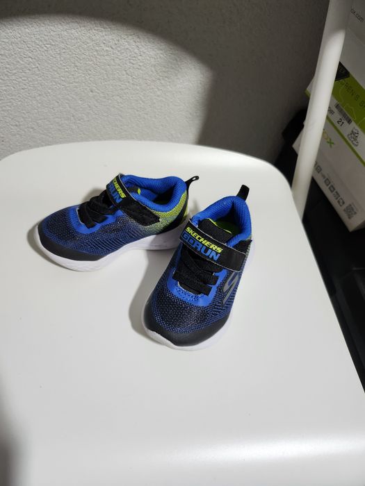 Adidasi skechers 21. Preț 70 lei.