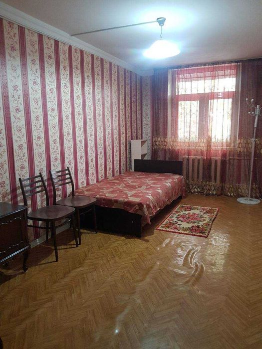 Чиланзар 1 й квартал ул.Мукимий пересечение ул.Арнасай 67 кв.м 3\3\4