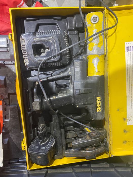 Presă pentru Sertizat REMS+th16 și th 20