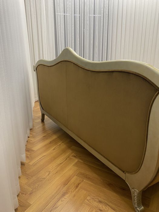 Продается Диван в классическом стиле