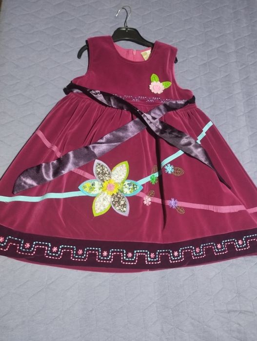 Официална рокля във вишнев цвят 5 год.