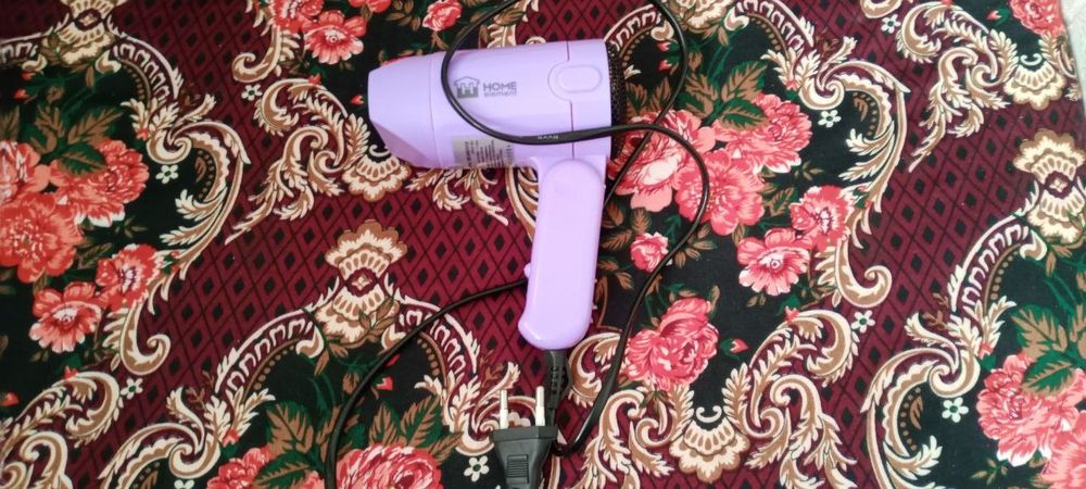 Продаётся фены и утюги для волосы.