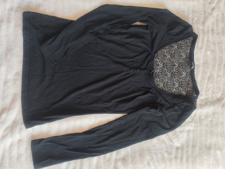 Черна дантелена блуза