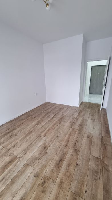 Persoana fizica vand apartament pe Eroilor, Floresti