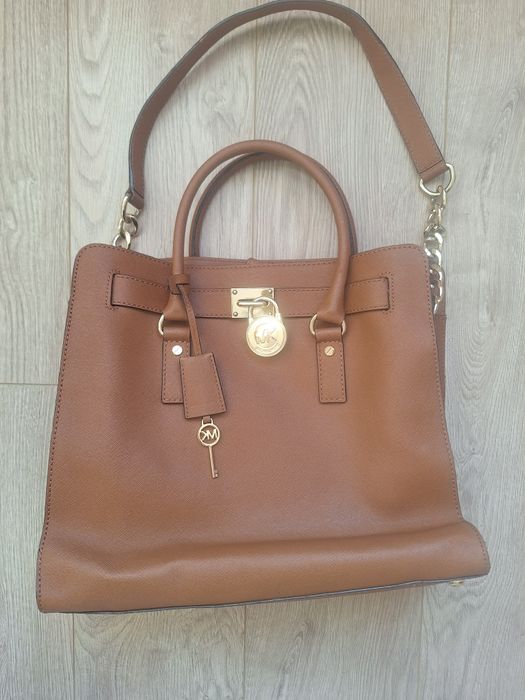 Michael kors чанта