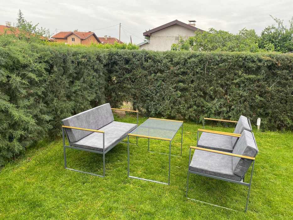 Градински мебели