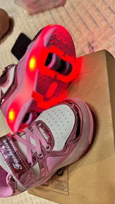 Кроссовки-ролики новые