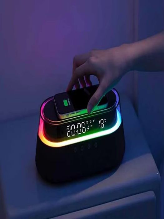 Беспроводная зарядка ,калонка,часы,будилник,FM-радио,RGB-подцветка