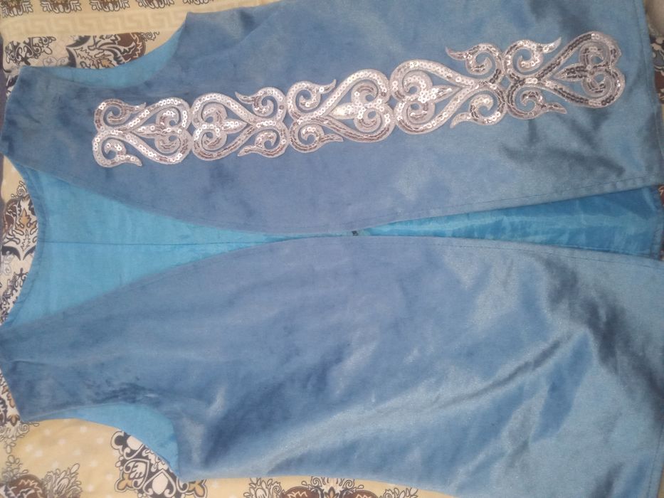 Қазақи ою өрнегі бар жакет сатылады 1 лет киілген