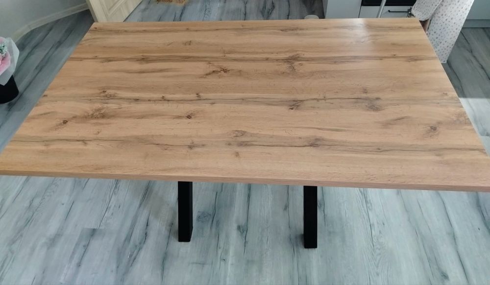 Продам обеденный стол