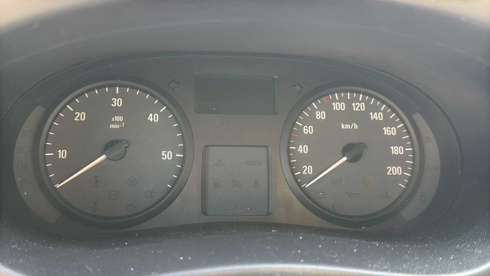 Opel Vivaro – 9 locuri, ideal transport persoane