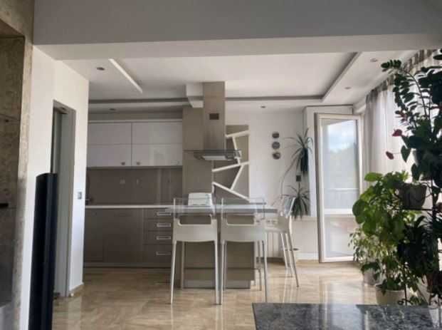 Дава се под наем Мезонет в София, Витоша - 1000 кв.м за 836.4 € - Снимка #1