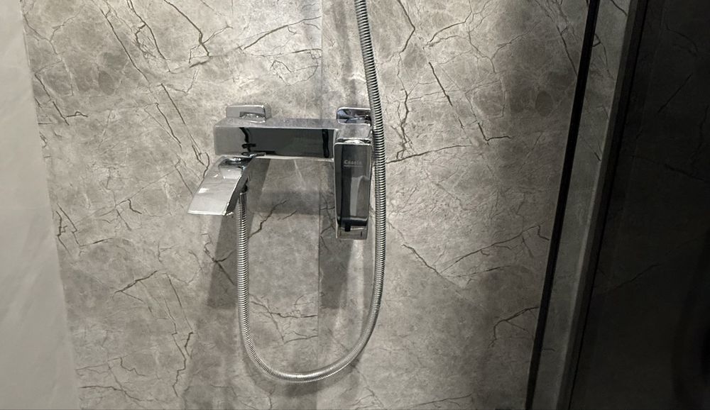 Сместители  для душа , кухни