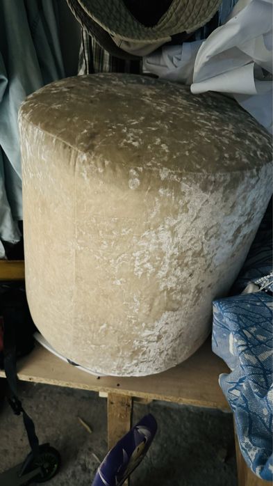 Продаеются пуфики