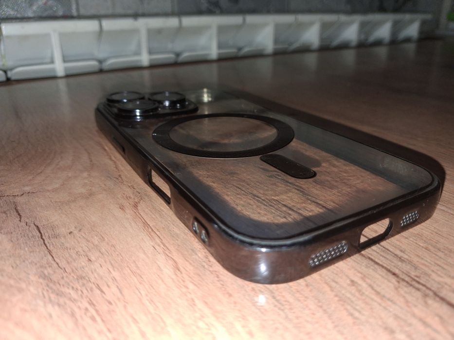 Чехол на iPhone Apple 16 Pro