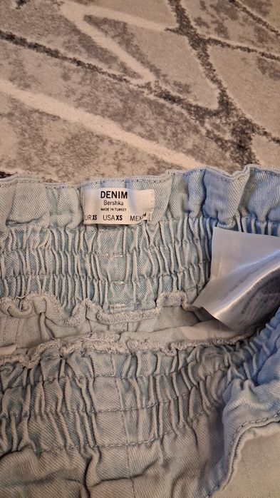 Blugi scurti bershka
