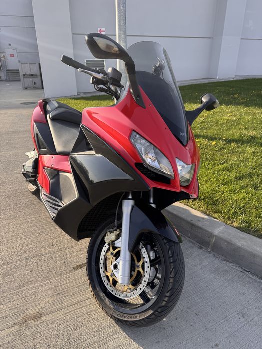 Aprilia SRV 850 maxi scuter gilera gp 800