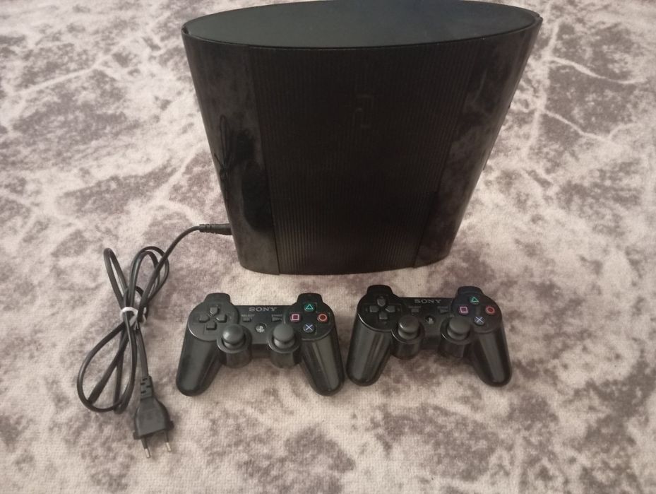 (Тараз)Playstation 3 super slim прошитая (Торг есть)