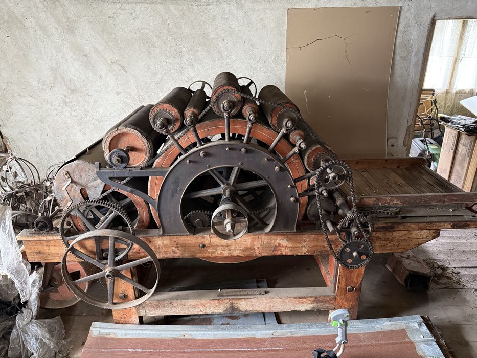 Mașină veche cardat lână / dărăcărie tradițională / piesă muzeu