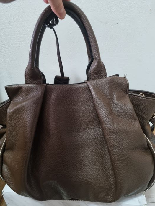 Genți dama in stare foarte bună,una noua