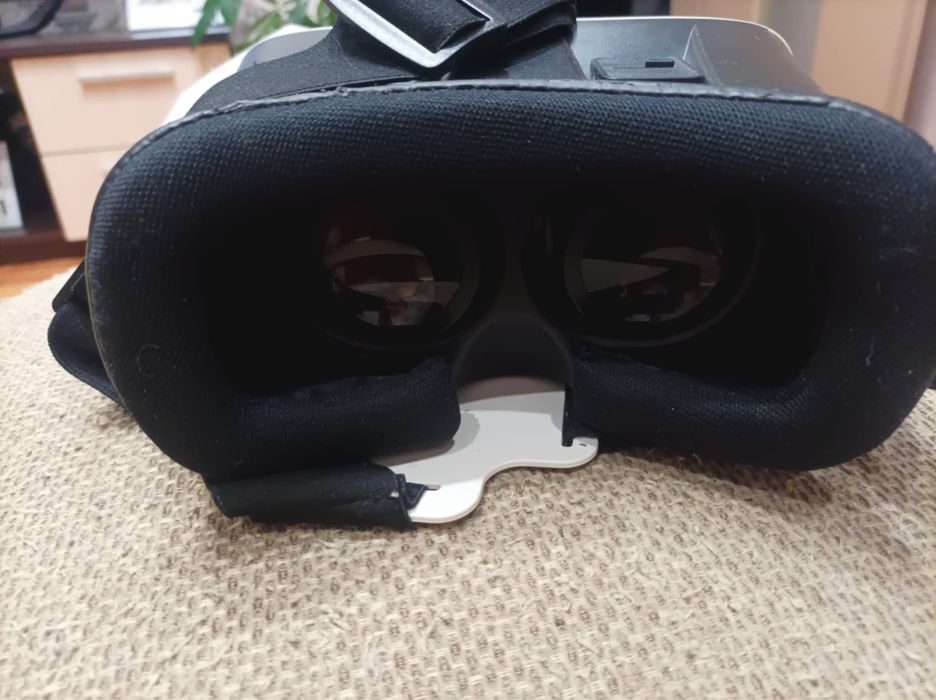 VR BOX бели.
