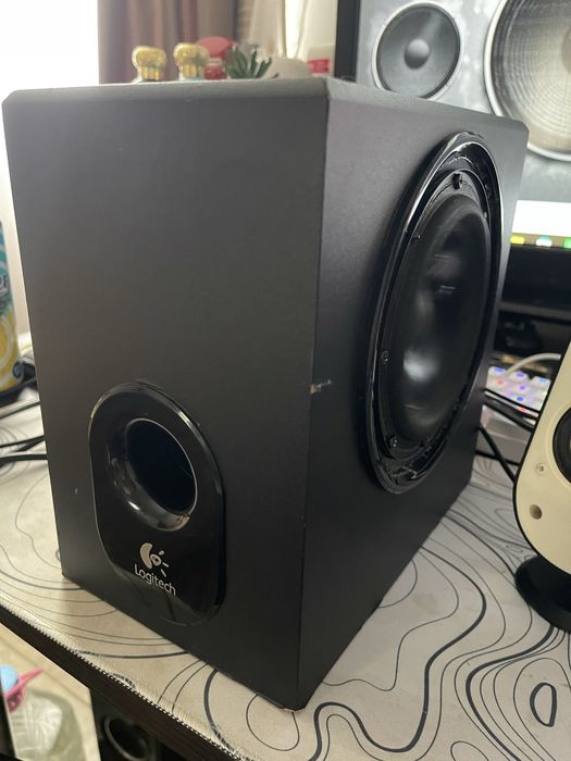 Vând sistem audio Logitech X-230, format 2.1, cu subwoofer + 2 sateliți