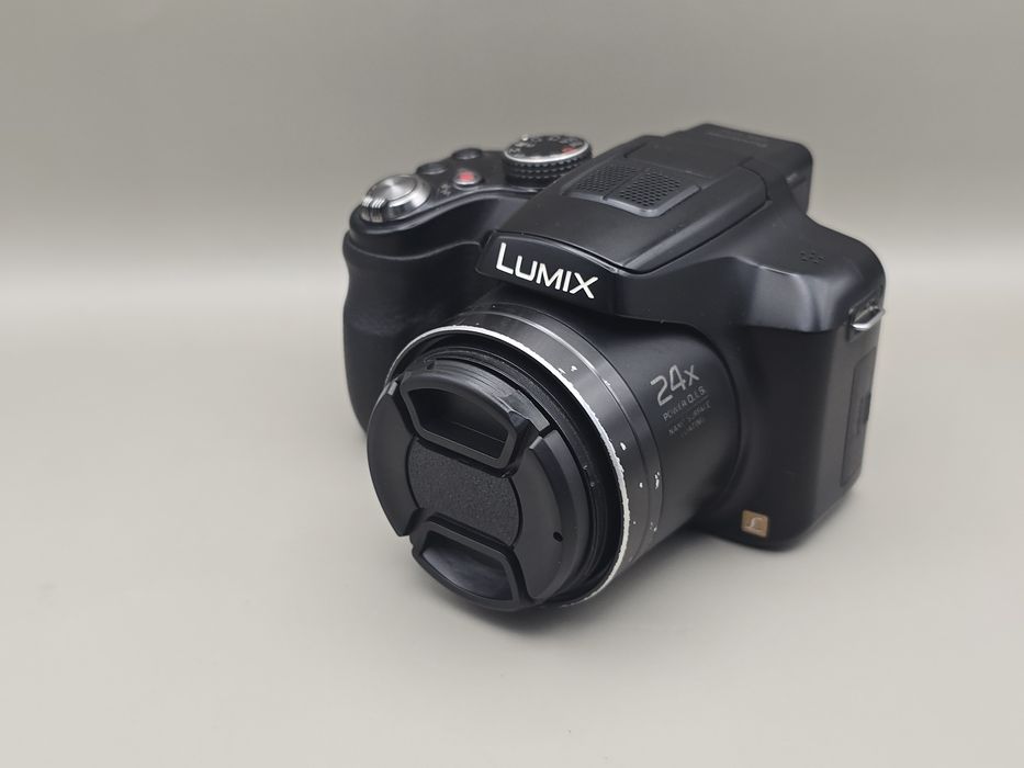 Panasonic Lumix DMC-FZ62 Bridge Camera Bundle