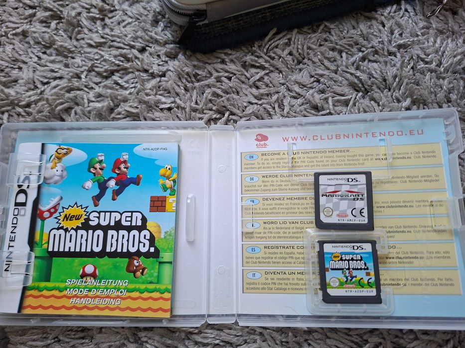 Consola Nintendo DSI, cu 2 cutie utilizata sau la schimb