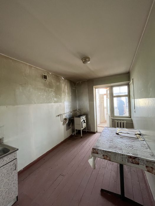 Клинский массив СНБ поликлиника яқинида 2 хонали квартира сотилади