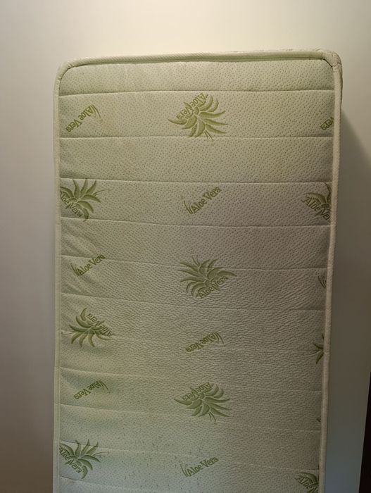 Продавам двулицев матрак