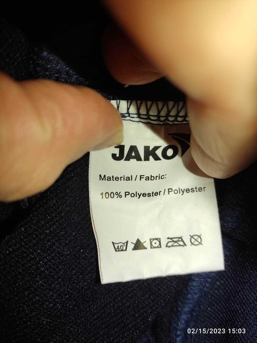 Тийнеджърски спортни дрехи в отлично състояние-суичъри, фанелки и др.