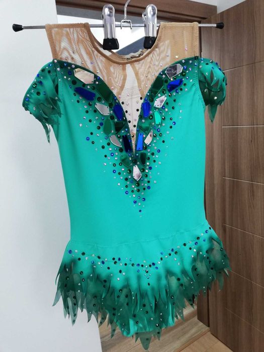 Трико ново за художествена гимнастика, танци, около 6-7 год