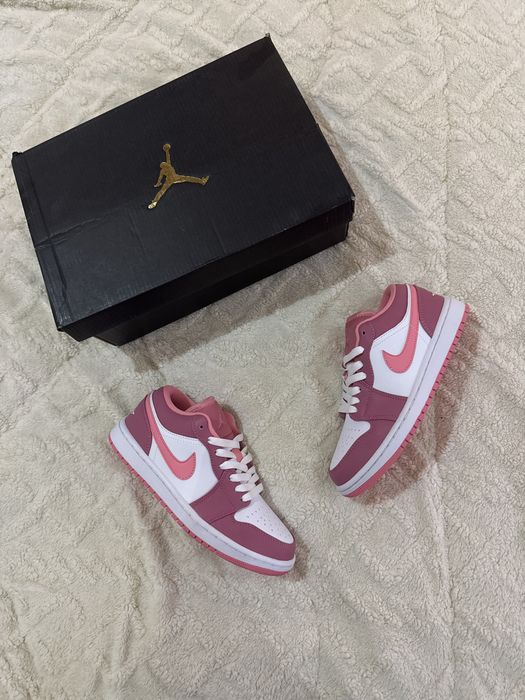 Air Jordan 1 Low  Desert Berry