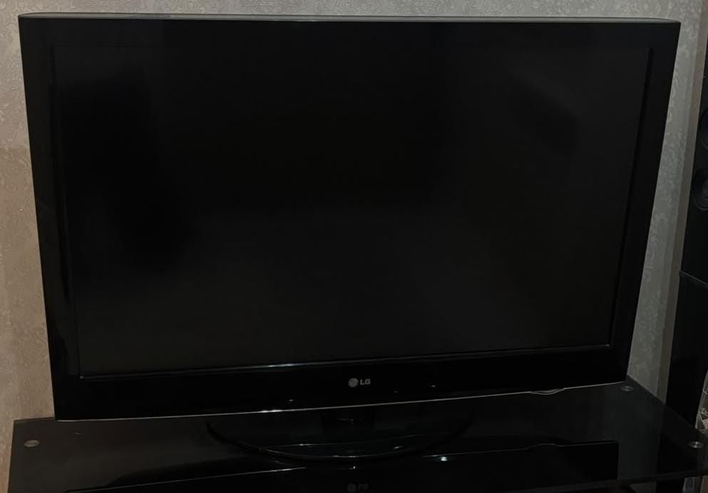 Телевизор LG продаю