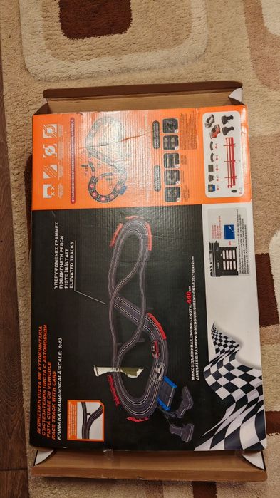 Детска играчка писта с гонещи се колички